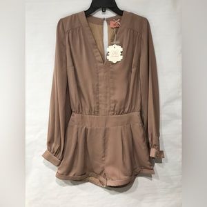 ☃️☃️NWT Women’s Shorts Dress/Romper, size 6/EU42